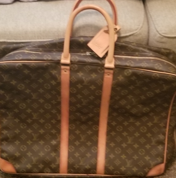 Louis Vuitton Handbags - Auth Lv luggage